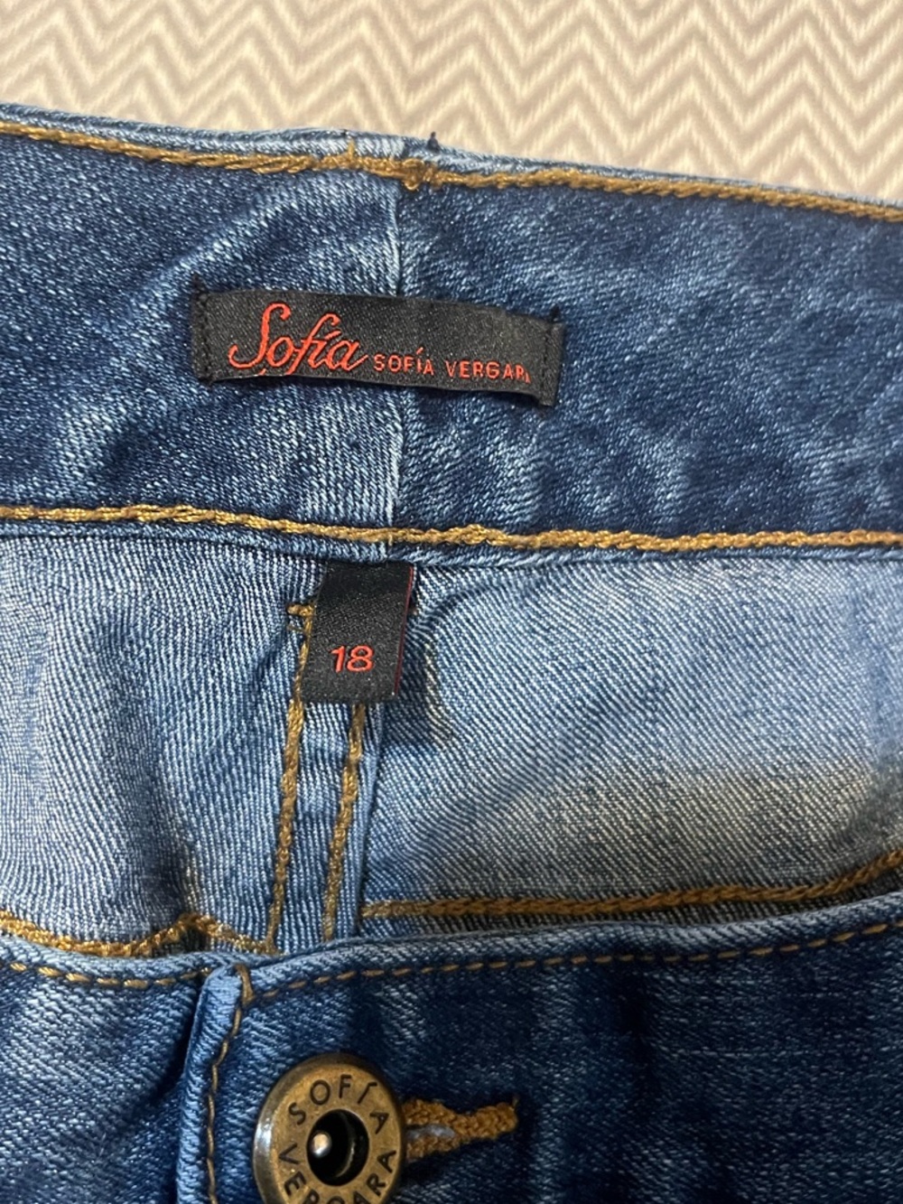 Sofia dark vintage wash flare jeans. 5 pocket design. Like new. Size 18. - Picture 3 of 7